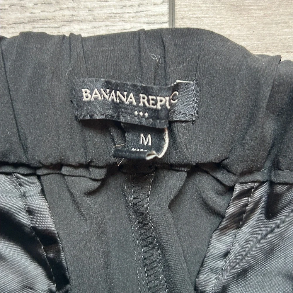 Banana Republic Tie Waist Cargo Jogger Pants in black size medium
